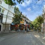 Mảnh đất vàng còn sót lại ngay ngọc lâm. vài bước chân ra đường oto tránh, vườn hoa