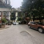 Bán nhà c4 đội cấn 121m2 nở hậu, ngõ, vỉa hè 10m, ô tô đỗ, kinh doanh sầm uất.