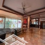 Bán bt 240m2, 120 tỷ tại lạc long quân, nhật tân, tây hồ, hà nội giá siêu hời