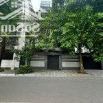 Bán biệt thự vườn đào 240m2, giá trên 500tr/m2, khu vực vip, hàng xóm quan chức, an ninh tuyệt đối.