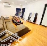 Nhà đẹp - mặt phố - ô tô đỗ cầu thang - view mặt phố - full nội thất - lô góc - 2 mặt thoáng -3pn