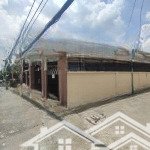 Nhà siêu rộng dtsd 300m2, ngang 13m. sân 125m2. mặt tiền sát phạm văn đồng. ở+kd, làm vp, dạy học