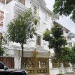 Bán biệt thự vườn đào lạc long quân 5 tầng thang máy 231m2 mặt tiền 15m giá hơn 100 tỷ