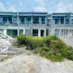 Hàng ngộp bán gấp nhà liền kề oasis city 83m2/1tỷ470 full bao sổ ngay đại học việt đức bình dương