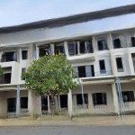 Cần bán nhà 4 tầng mặt tiền công viên rông 6000m2 tại bến lức, long an