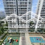 Siêu rẻ cho thuê scenic 1 loại 2pn, view hồ bơi, lầu cao giá 16tr/tháng, lh 0909356496