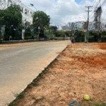 Bán lô đất ở 2000m2 mặt tiền, ngay đầu đường cây thông trong, đối diện dư án thương mại giá quá tốt