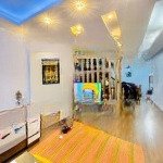 Nhà đẹp , nhiều ngủ , nội thất cơ bản , nhiều phòng ngủ , cho ở hộ gia đình đông , ở nhóm