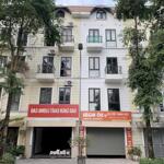 Nhà yên nghĩa mặt sau view vườn hoa gần công viên