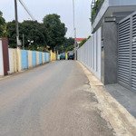 Lô góc 2 mặt tiền,chia được 2lô đường oto đỗ cửa,cách 100m ra đường nhựa oto tráng nhau