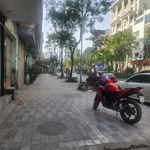 Bán nhà 5 tầng mặt phố lạc long quân, lô góc, view hồ tây tầng 5. 19.5 tỷ