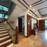 Bán nhà riêng tại phố linh lang, cống vị, 120m2 xây 8 tầng, khu nhật hàn, kinh doanh