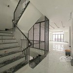 Cho thuê nhà 4 tầng có thang máy mặt đường thích quảng đức, kđt hà quang 2. giá chỉ 35 triệu/tháng.