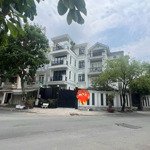 Chủ gửi bán biệt thự đường số 31, tân phong, quận 7 diện tích: 18*17m, giá chỉ: 37 tỷ (tl)