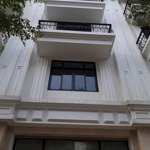 Cho thuê nhà ngoại giao đoàn, dt 101m2, 6 tầng, mt 5m, thang máy, thông sàn, ô tô