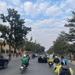 Toà văn phòng hoàng quốc việt 8 tầng thang máy - oto tránh vỉa hè - doanh thu 100 tr/tháng