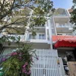 Cho thuê nhà phố nguyên căn full nội thất kdc himlam quận 7 dt: 5x20m2 giá: 50tr lh: 0931353298