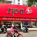 Cho thuê mặt phố trần quốc hoàn, khu vực đông dân, gần các trường đại học dt 65m2 mt 4m giá 22tr/th