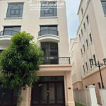 Bán căn liền kề xẻ khe, 91m2, giá: 13 tỷ phân khu cọ xanh, vinhomes ocp2