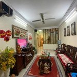 Bán nhà ô tô tránh, có gara, kinh doanh đẹp, 10m ra mặt phố, khu vực sầm uất nhất.