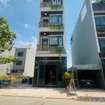 Bán nhà 1 trệt 3 lầu full nội thất gần đh quốc gia tp. hcm