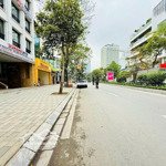 Chính chủ cần bán nhà mặt phố lạc long quân vị trí đẹp vỉa hè rộng đối diện lotte lạc long quân .