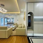 Gia đình cần bán căn hộ chung cư tại tòa 97 - 99 mặt đường láng hạ - dt 130 m2