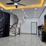 Bán nhà phố trương định, hai bà trưng 43m, 5 tầng. giá: 8.5 tỷ. lh: 0937158386