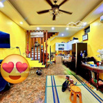 Nhà dân xây - kim mã lô góc 2 mặt thoáng kinh doanh full nội thất