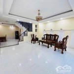 Cho thuê nhà 1 trệt 2 lầu sân thượng 5pn, 6x15m, hẻm xe hơi huỳnh tấn phát quận 7