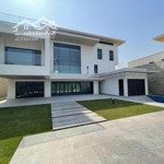 Vợ chồng tôi cần bán biệt thự sân golf vân trì. nhà tôi view sân golf - view hồ rất đẹp !