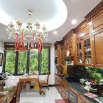 Mặt phố trần hoà - kinh doanh - 6 tầng thang máy nhập - vỉa hè rộng