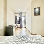 Căn hộ full nội thất, có ban công, thang máy gần ngã tư phú nhuận