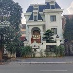 Biệt thự view hồ, ô tô tránh, chỉ 20m ra phố, 80m2, mt 6m nhà 6 tầng đẹp full nội thất
