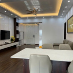 Gia đình bán căn 3n2wc, 102m2 tại gold season tòa autumn ban công đông nam, full đồ, có slot.