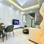 Chính chủ bán nhà phố khâm thiên, đống đa, 20m2 ra mặt phố khâm thiên, 19m2*5t, chỉ nhỉnh 3 tỷ.