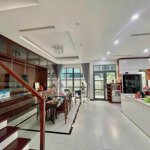 Song lập 200m, thang máy , nội thất nhập khẩu . vị trí đẹp , đẳng cấp