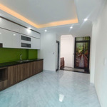 Hoàng mai, thang máy, ngõ thông, kinh doanh. cách ô tô 12m.chỉ 7.6tỷ dt 32m. *5tầng. mt 3.5m.