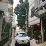 Gần hvtc 1km, gần chợ, gần uỷ ban, khu vực sầm uất. an ninh tốt