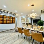Chính chủ cần bán ch 125m2, 3n - 2wc, ban công đông bắc, tầng cao, nội thất cơ bản, sổ đỏ, giá 9 tỷ