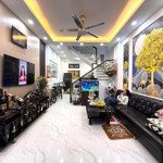Tôi khoa có căn nhà cần bán đường hoàng hoa thám, phường 6, quận bình thạnh. giá 2tỷ590 (4,5 x 11)