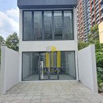 Nhà mặt tiền kinh doanh 1 trệt 1 lầu mới xây trống suốt giá 40 triệu