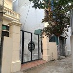 Bán nhà cự khối - long biên. dt 104m2 mt 5,3m - h 5,4m x3tầng ô tô vào sân - giá 8,8 tỷ