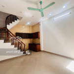 Bán nhà phố thụy khuê dt 33m2 5 tầng giá 6,95 tỷ - nhà dân xây - gần phố lh 0985342385 e. trường