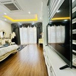 Bán nhà riêng 52m2 phố trần quang diệu, đống đa, đường 2 ô tô tránh, có vỉa hè