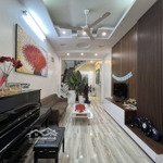ô tô đỗ cửa, nhà đẹp hai thoáng, phân lô, 20m ra ô tô tránh, khu vực trung tâm, nhiều tiện ích