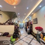 Bán nhà 3 tầng dt 100m2 khu 31ha trâu quỳ. nhà xây dựng kiên cố, đường oto tránh, sổ chính chủ
