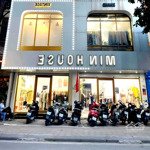 Cho thuê 2 tầng nhà mặt phố hồ tùng mậu, mặt tiền 9m diện tích 100m2, vị trí đẹp cả dãy thương hiệu