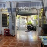 Chính chủ bán nhà và đất đẹp gần trường học cách biển chỉ vài trăm mét. mặt tiền 9,1m