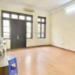 Cho thuê nhà đầm trấu, ô tô đỗ cửa ngày đêm. diện tích 45,6m2 x 4 tầng. mặt tiền 4m. giá 18 triệu.